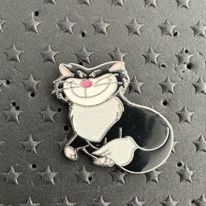 Disney Cats‎ and Dogs Mystery Pin Lucifer Cinderella